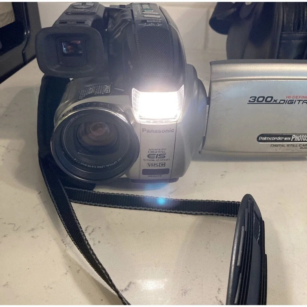 Panasonic Palmcorder 150X Digital HD PV-L501D VHS-C Palm Sight Camcorder WORKS